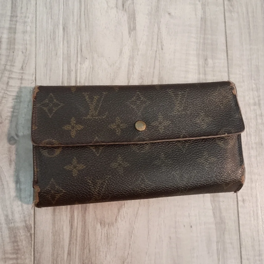 Authentic Louis Vuitton Monogram Canvas Porte Tresor International Wallet